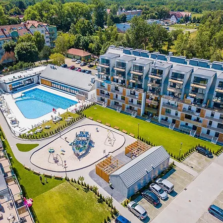 Waterline Kołobrzeg, Baseny I Strefa Rekreacyjna, Osiedle Feniks *