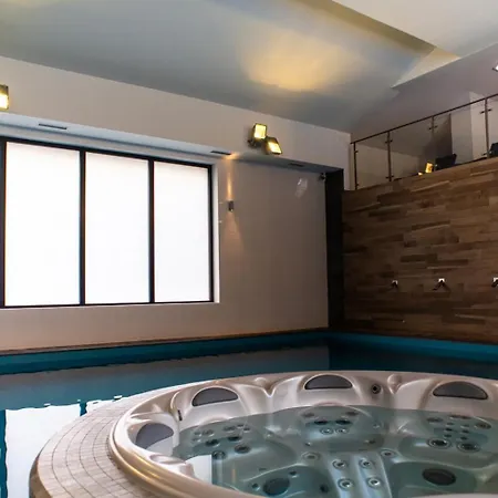 Waterline Kołobrzeg, Baseny I Strefa Rekreacyjna, Osiedle Feniks