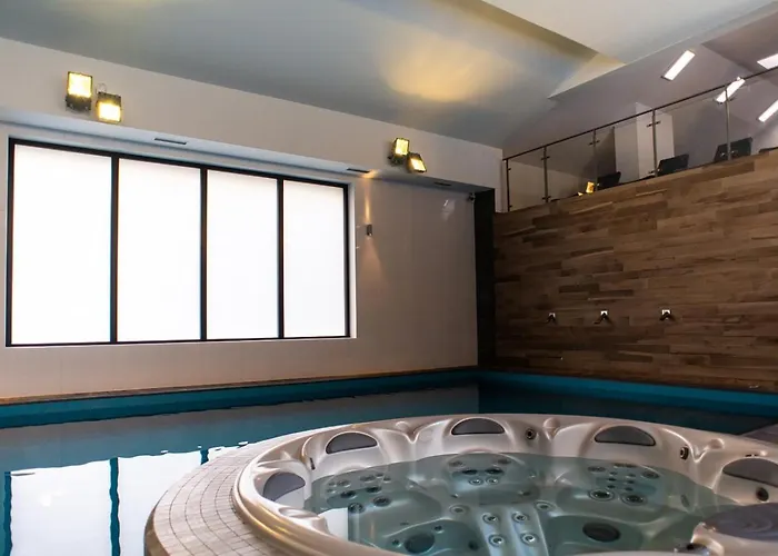 Waterline Kołobrzeg, Baseny I Strefa Rekreacyjna, Osiedle Feniks