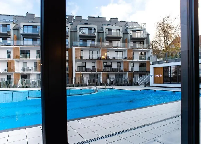 Waterline Kołobrzeg, Baseny I Strefa Rekreacyjna, Osiedle Feniks