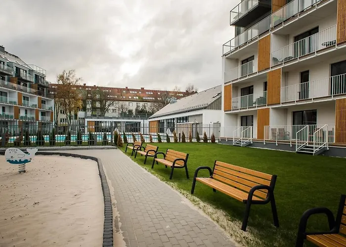 Waterline Kołobrzeg, Baseny I Strefa Rekreacyjna, Osiedle Feniks