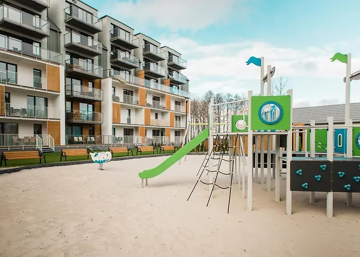 Waterline Kołobrzeg, Baseny I Strefa Rekreacyjna, Osiedle Feniks